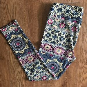 LuLaRoe Tall & Curvy Leggings